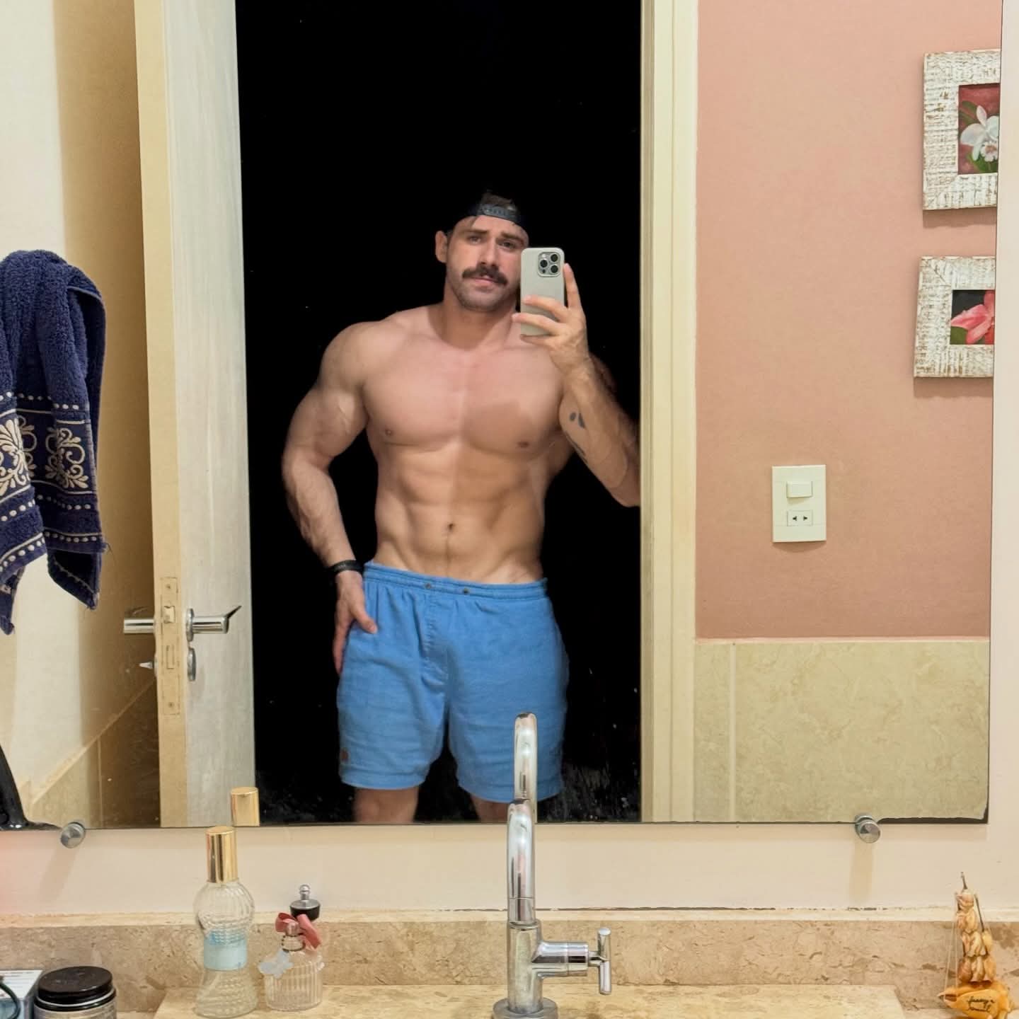 Rogério Vaz: Lajang, Catalão, dan Pria yang Menjadi Alasannya Sendiri — Gallery image 1