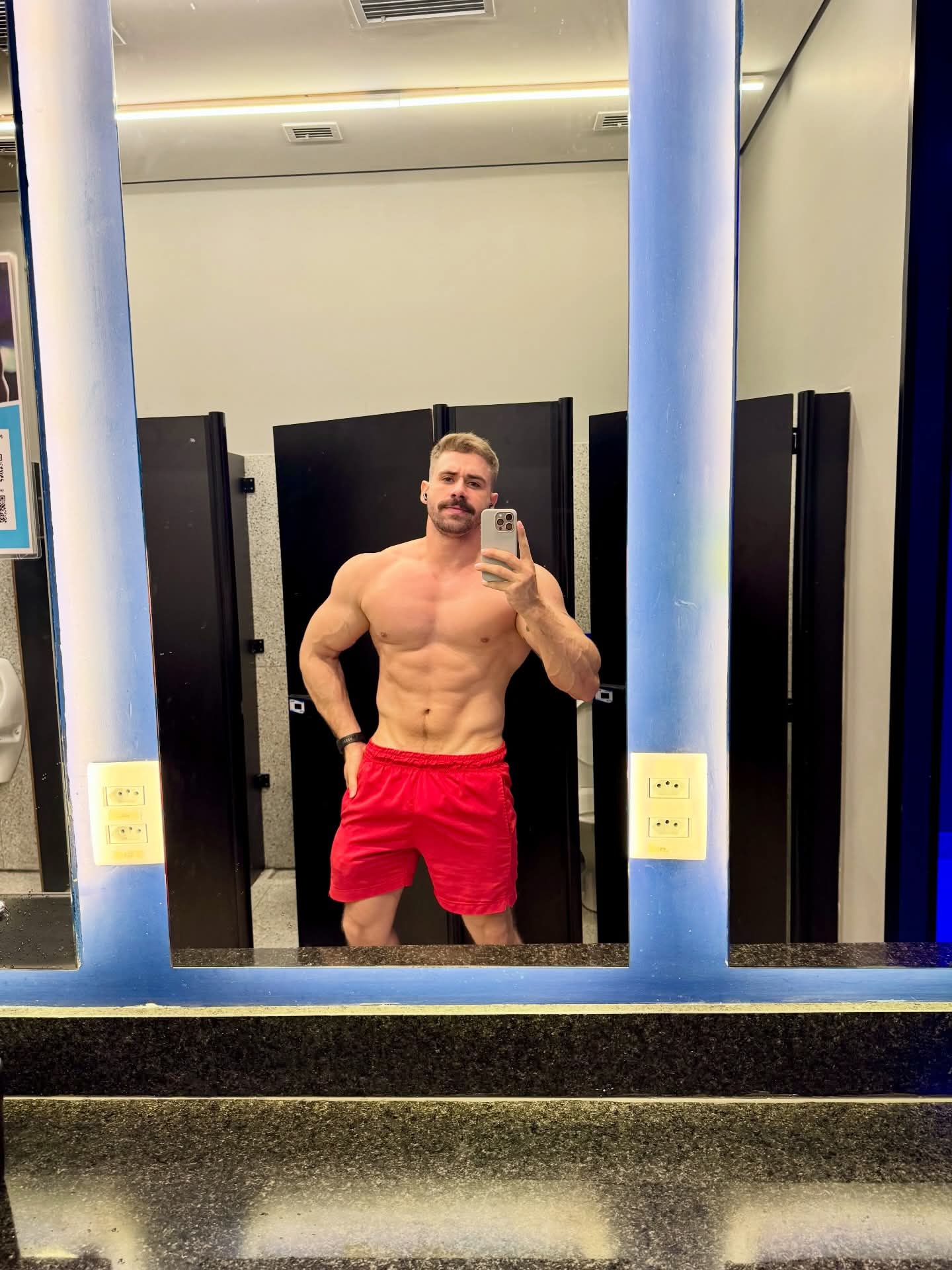 Rogério Vaz: Lajang, Catalão, dan Pria yang Menjadi Alasannya Sendiri — Gallery image 2