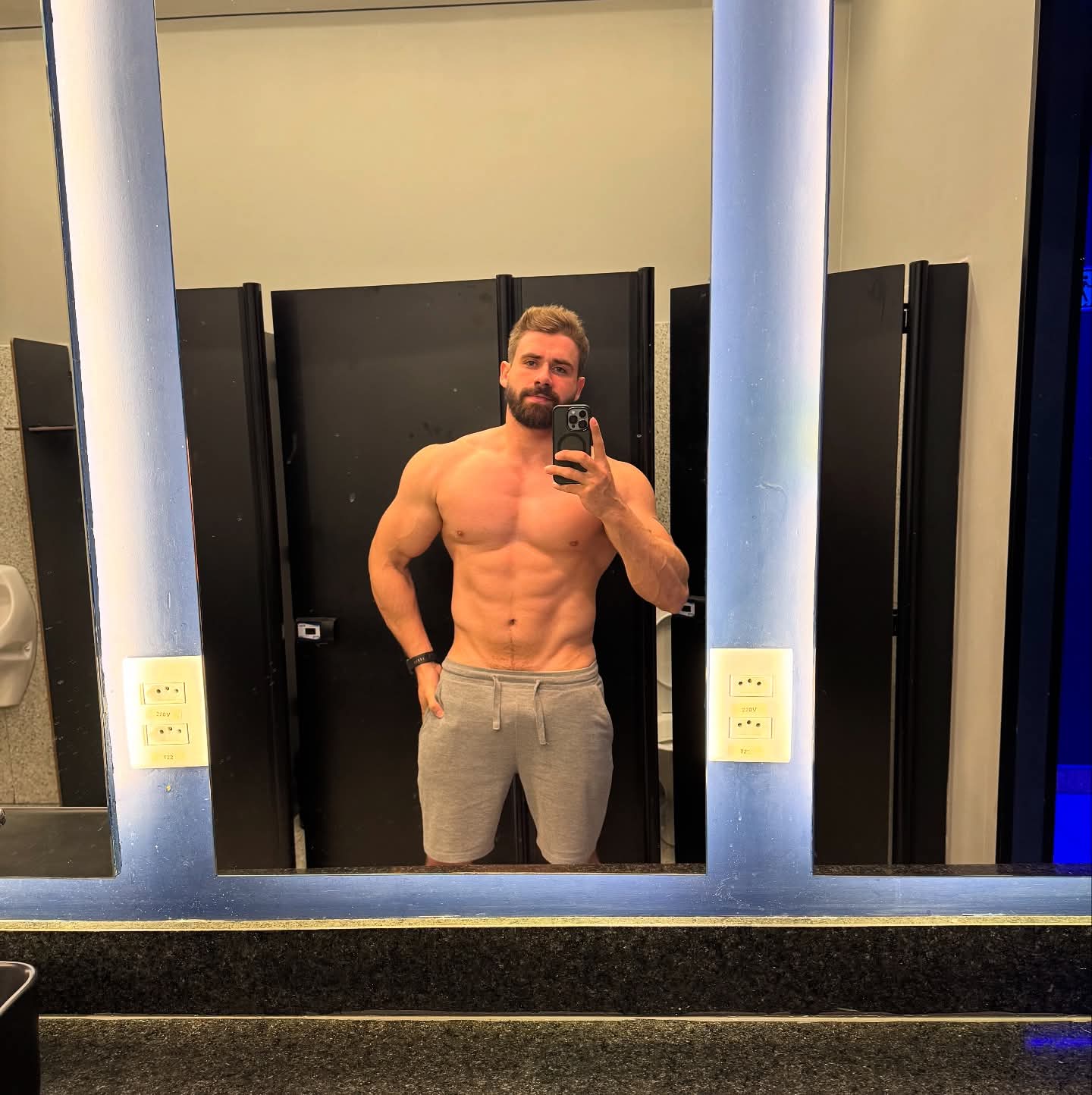 Rogério Vaz: Lajang, Catalão, dan Pria yang Menjadi Alasannya Sendiri — Gallery image 4