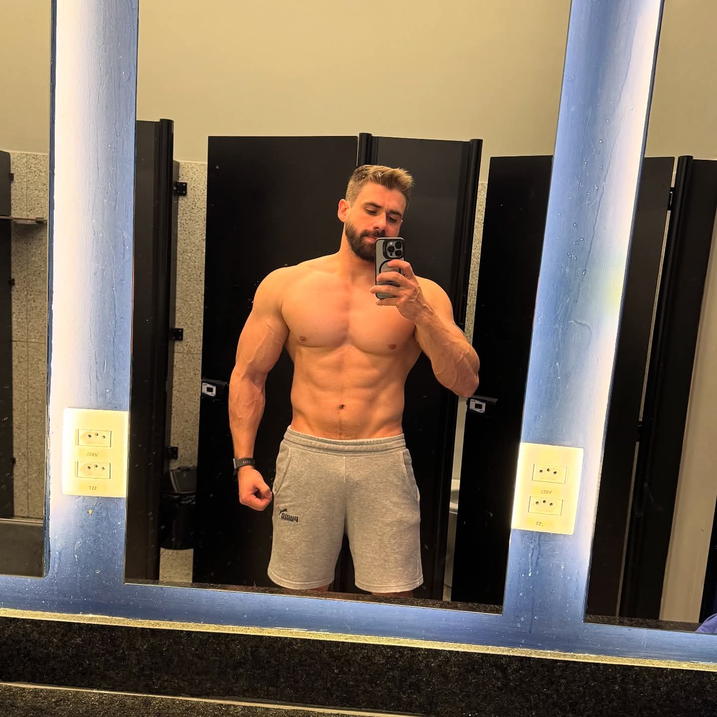 Rogério Vaz: Lajang, Catalão, dan Pria yang Menjadi Alasannya Sendiri — Gallery image 5