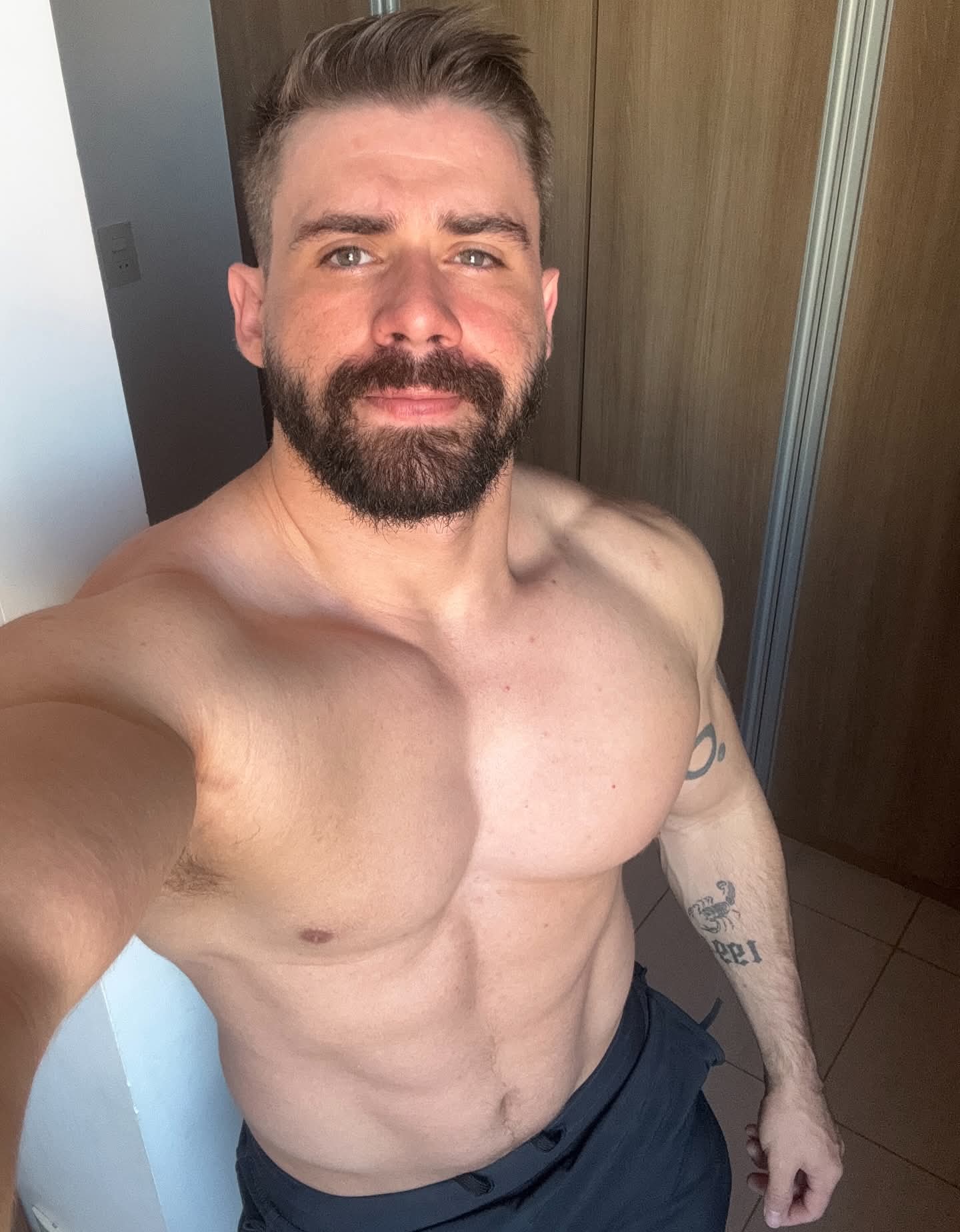 Rogério Vaz: Lajang, Catalão, dan Pria yang Menjadi Alasannya Sendiri — cover image