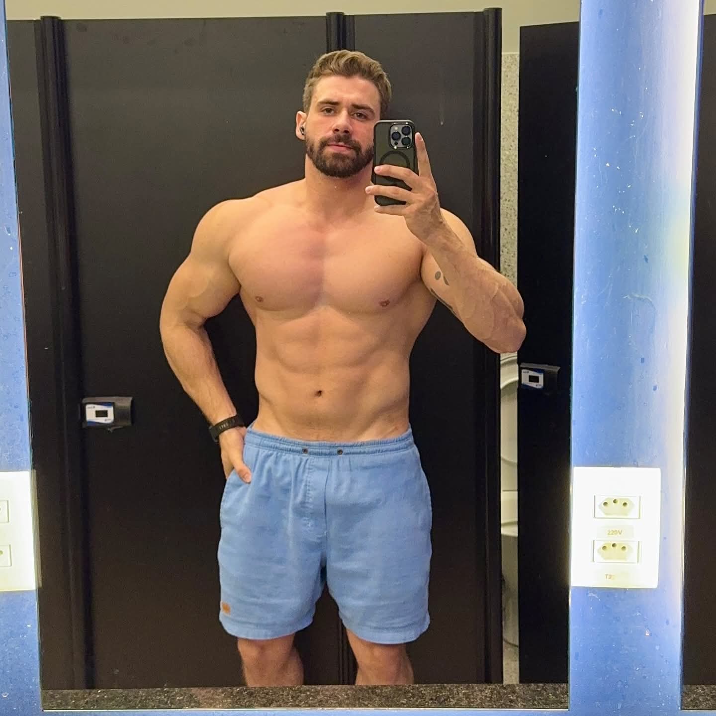 Rogério Vaz: Lajang, Catalão, dan Pria yang Menjadi Alasannya Sendiri — Gallery image 8