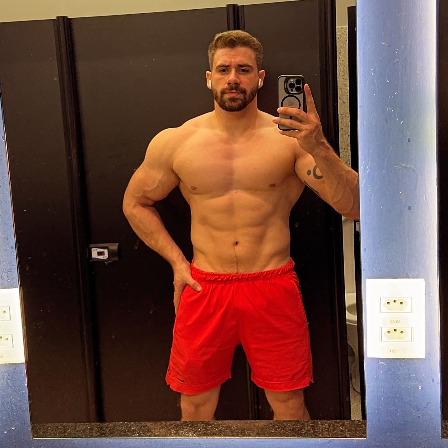 Rogério Vaz: Lajang, Catalão, dan Pria yang Menjadi Alasannya Sendiri — Gallery image 10