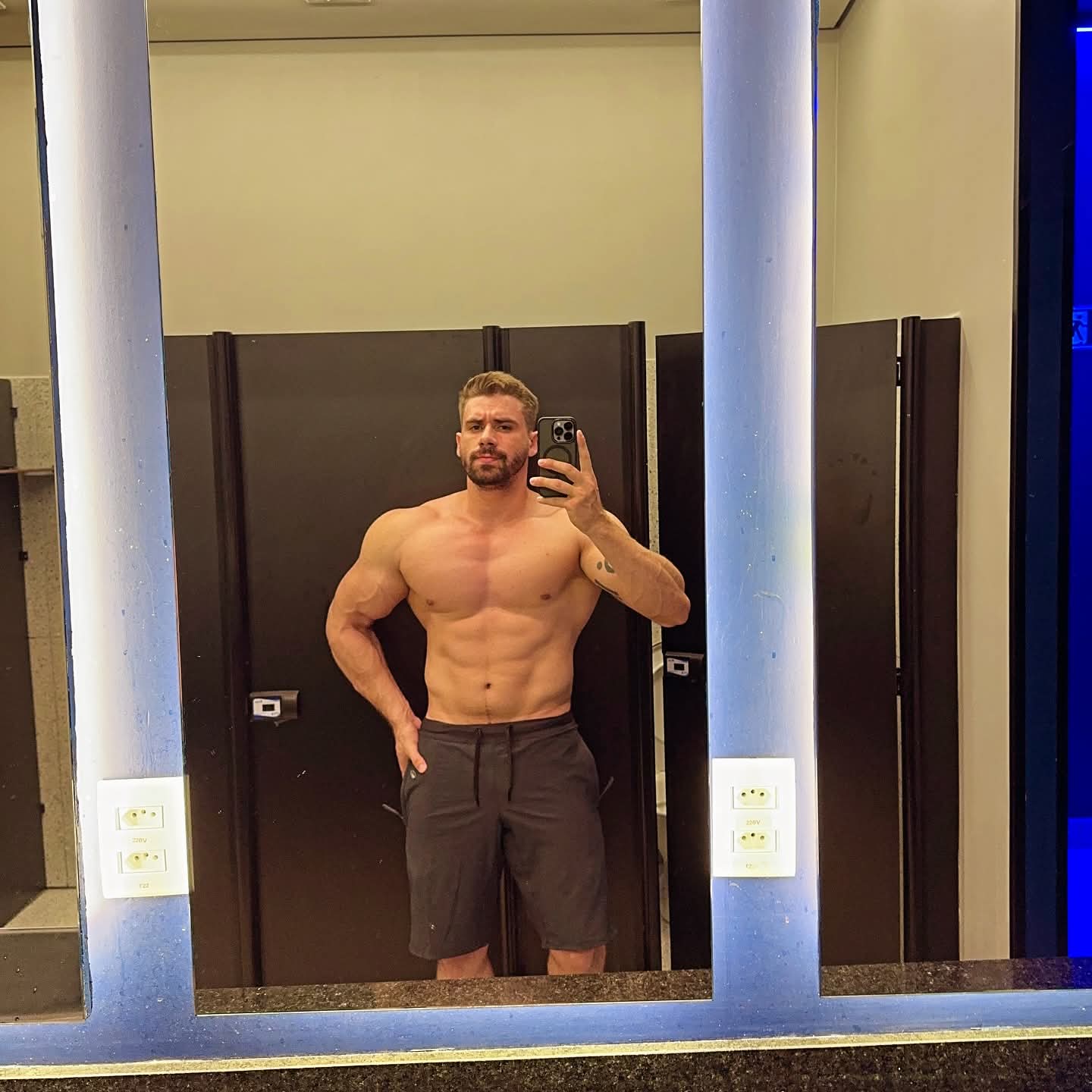 Rogério Vaz: Lajang, Catalão, dan Pria yang Menjadi Alasannya Sendiri — Gallery image 13