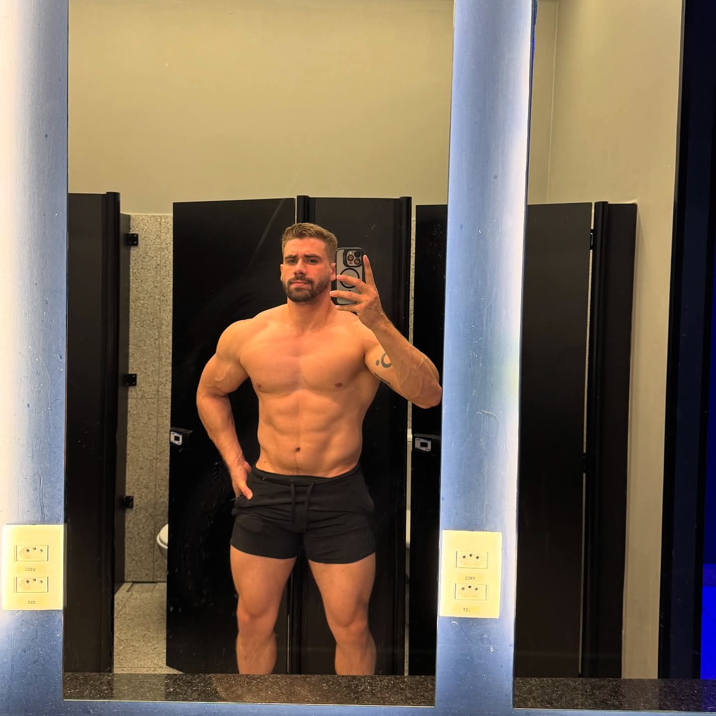 Rogério Vaz: Lajang, Catalão, dan Pria yang Menjadi Alasannya Sendiri — Gallery image 15