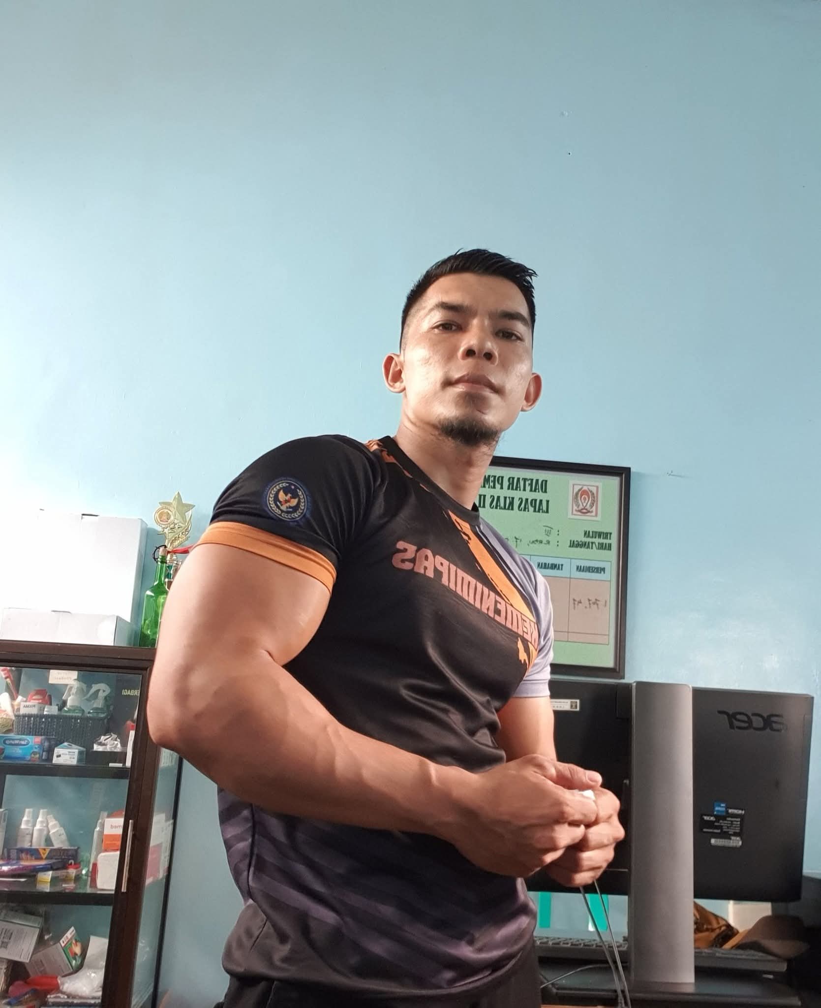 Rico Pratama: Seragam, Sungailiat, dan Konten yang Tidak Meminta Izin — cover image