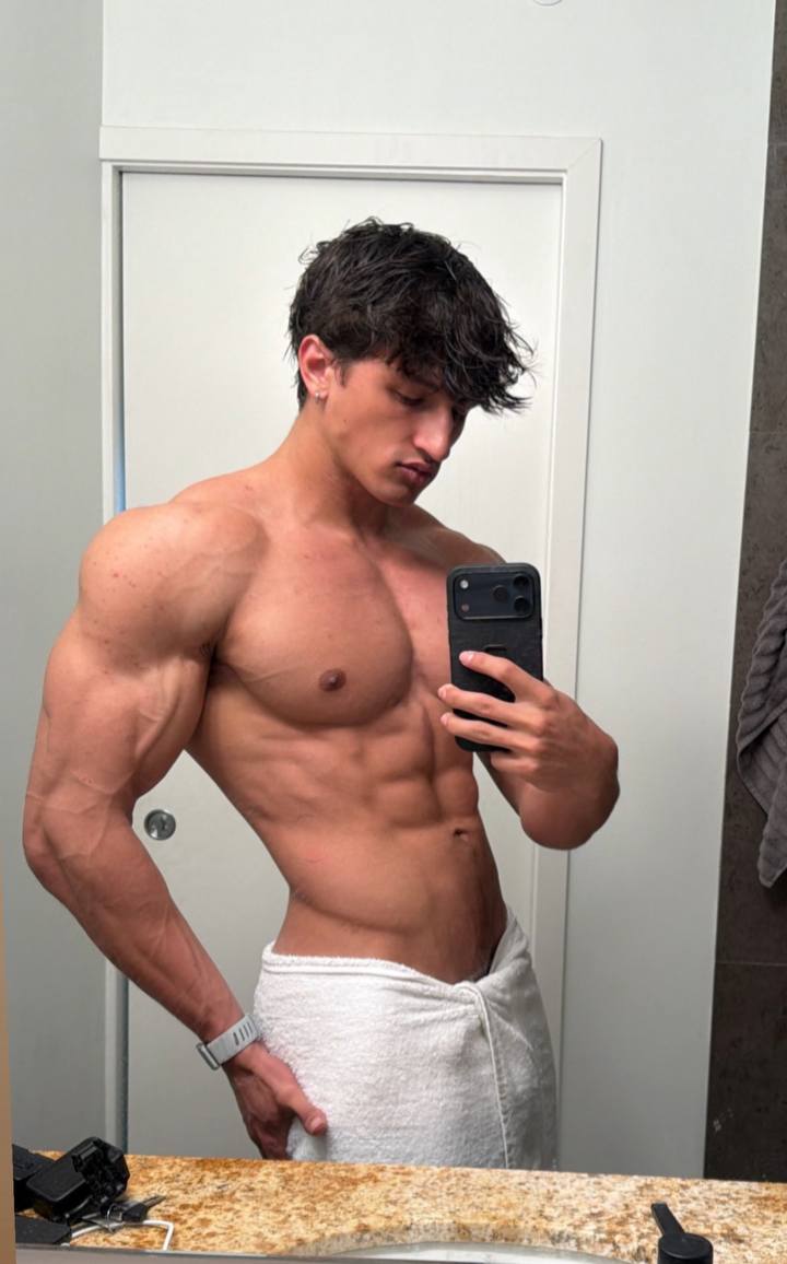 Hunter Davis — Gym Lover