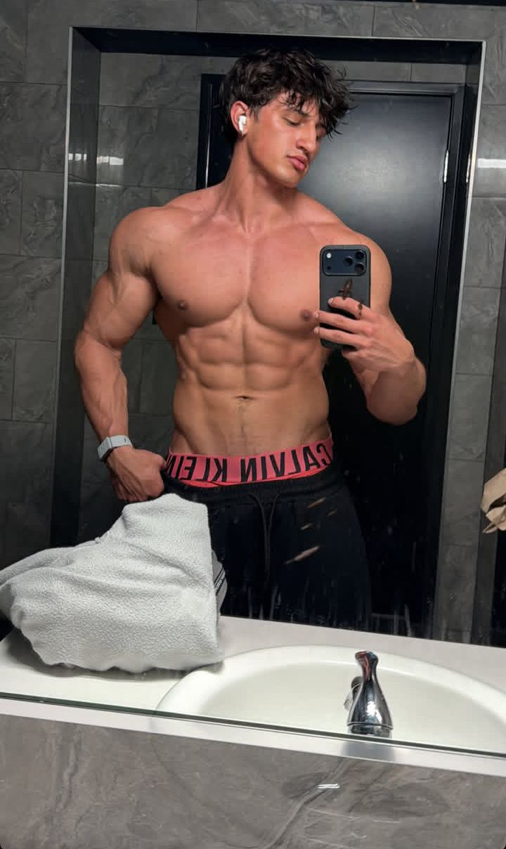 Hunter Davis: Lajang, 37 Ribu Pengikut, dan Tubuh yang Sudah Menyelesaikan Semua Argumennya — Gallery image 1