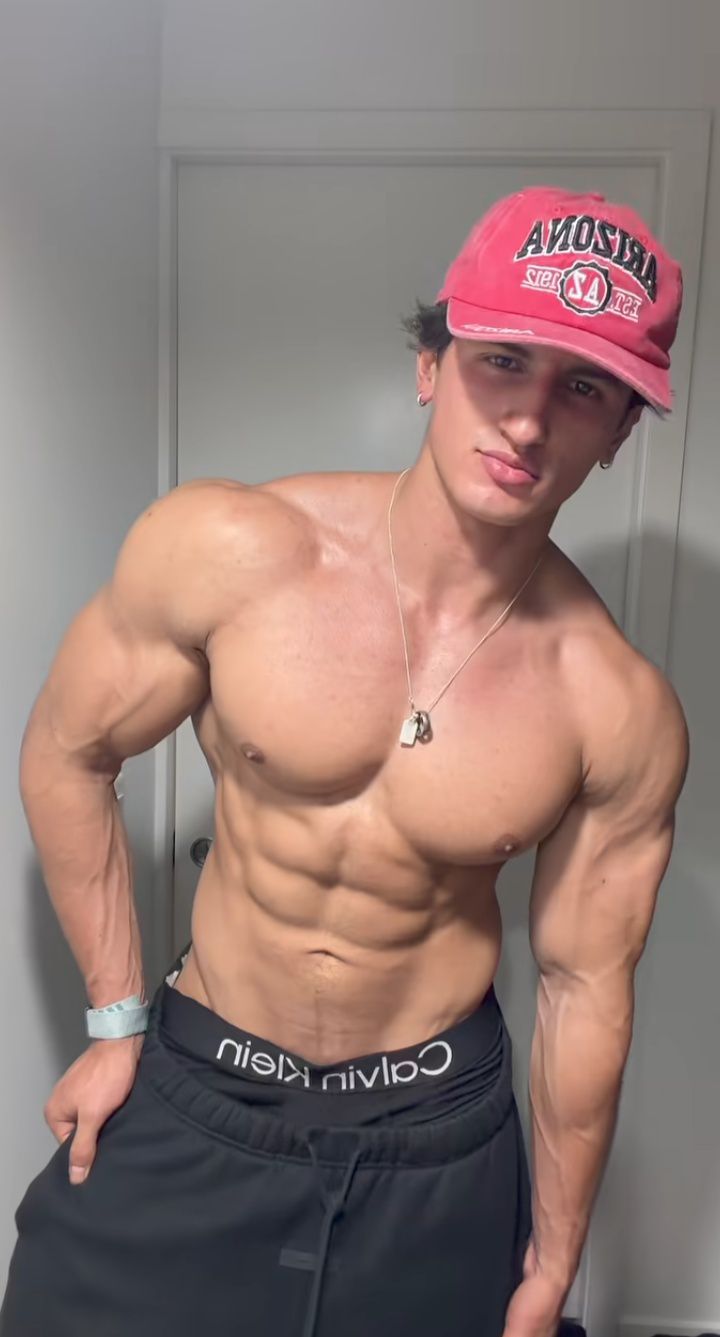 Hunter Davis: Lajang, 37 Ribu Pengikut, dan Tubuh yang Sudah Menyelesaikan Semua Argumennya — Gallery image 3