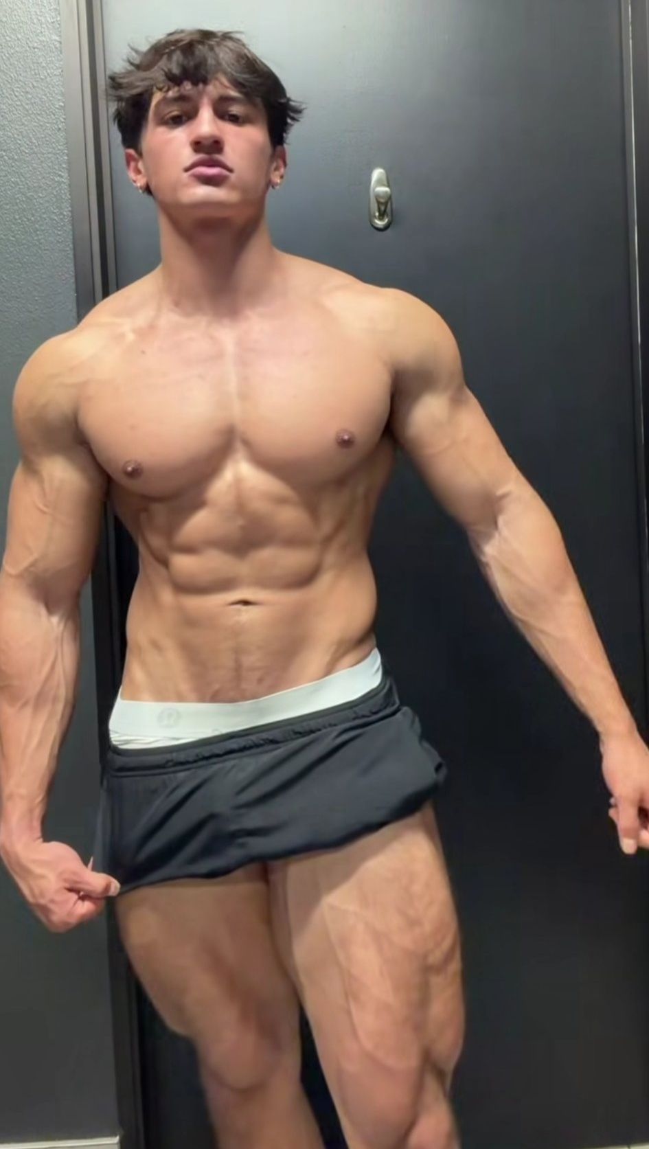 Hunter Davis: Lajang, 37 Ribu Pengikut, dan Tubuh yang Sudah Menyelesaikan Semua Argumennya — Gallery image 4